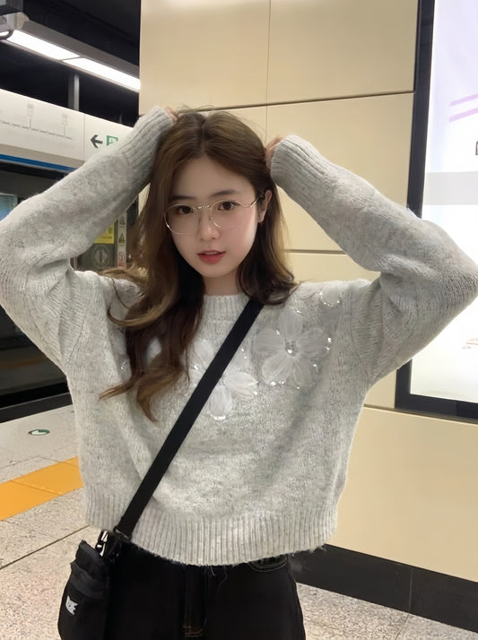 Soft Bloom Knit Sweater – Elegant Floral Detail Winterwear